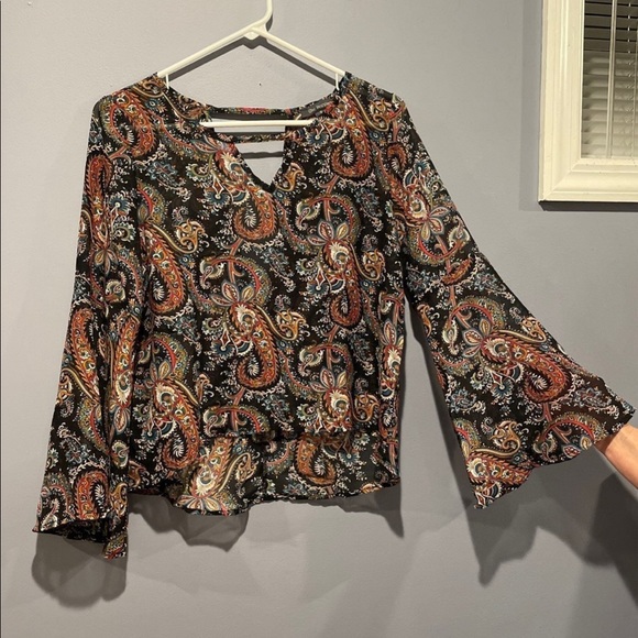 ✨2/$10 Paisley Blouse - Picture 3 of 5